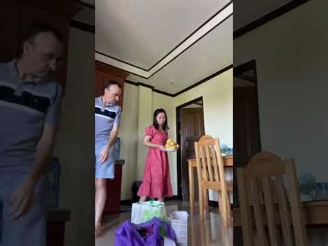 Pinay dukit sa init ng araw .